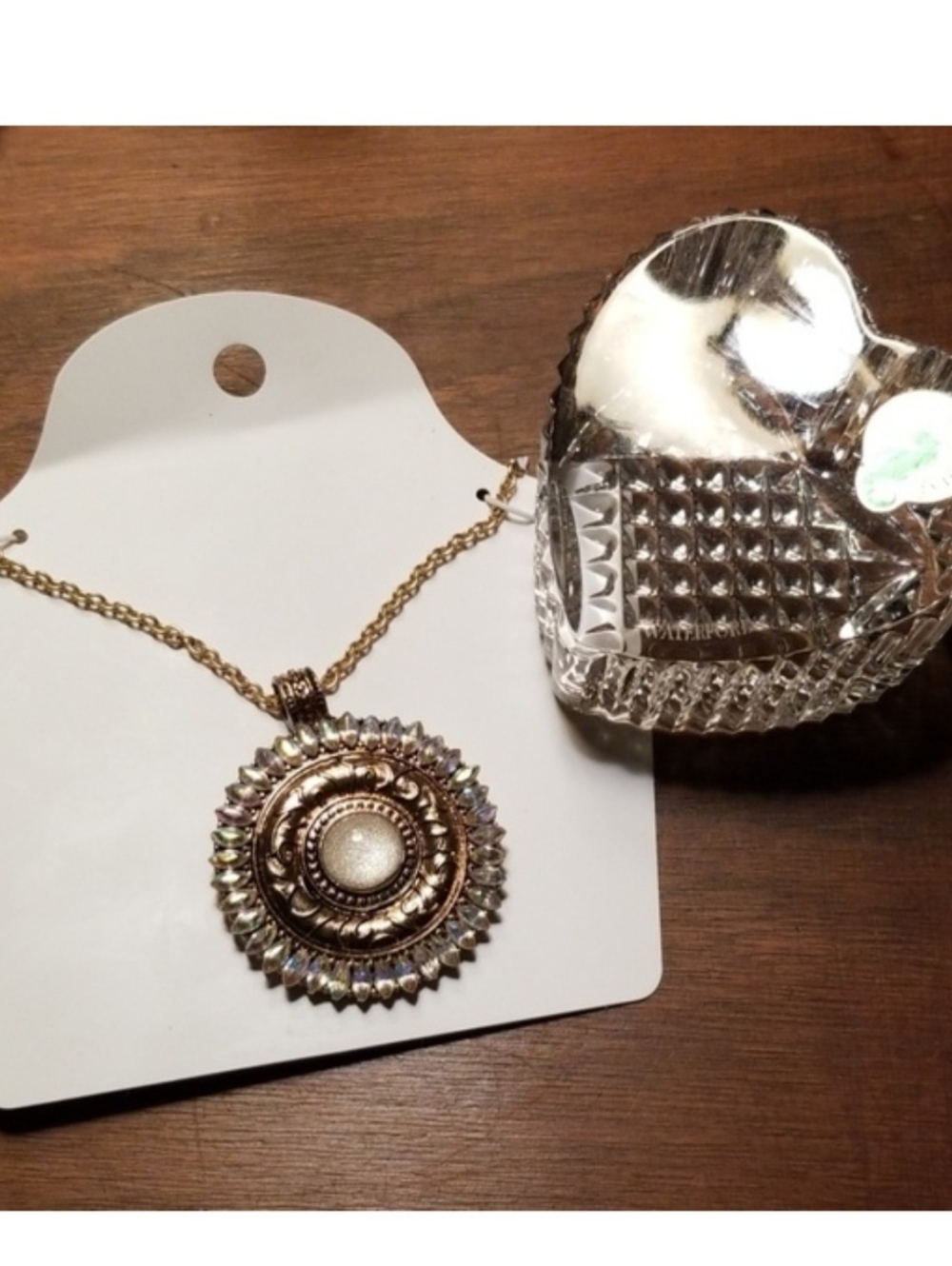 MEDALLION NECKLACE
